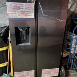 New Stainless Steel Side-by-Side Refrigerator w/ Ice Dispenser
