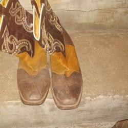 Old Corral 10 1/2 Flat Toe Boots