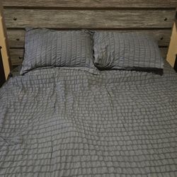 Ashley Queen Bed Set + Mattress