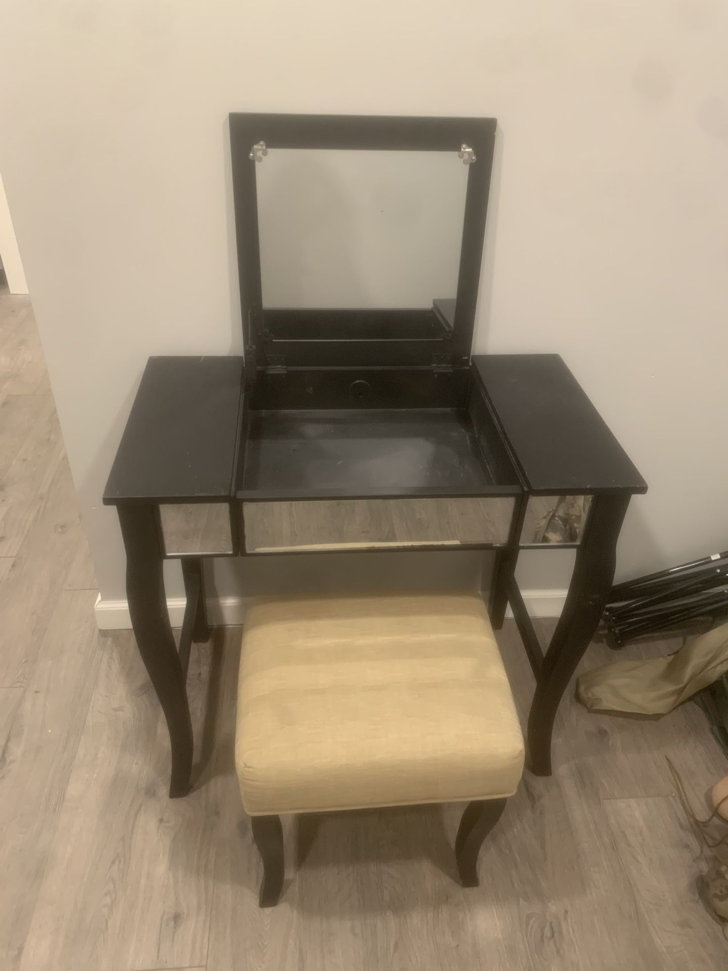 Vanity And Seat Set