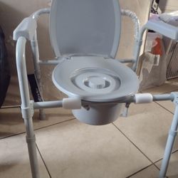Portable Toilet . New , Never Used .