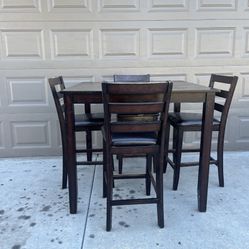 Table & Chairs set