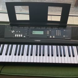Yamaha EZ - 220 Portable Keyboard with Lighted Keys ( power adapter INCLUDED ! )