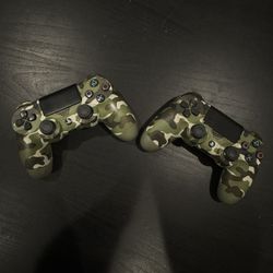 2x PS4 Controllers