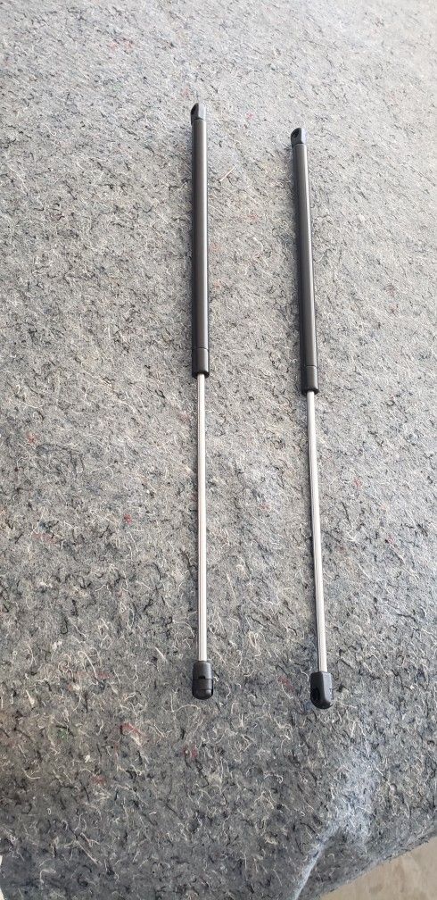 Jeep Wrangler TJ 1997 to 2006 rear window glass gas lift