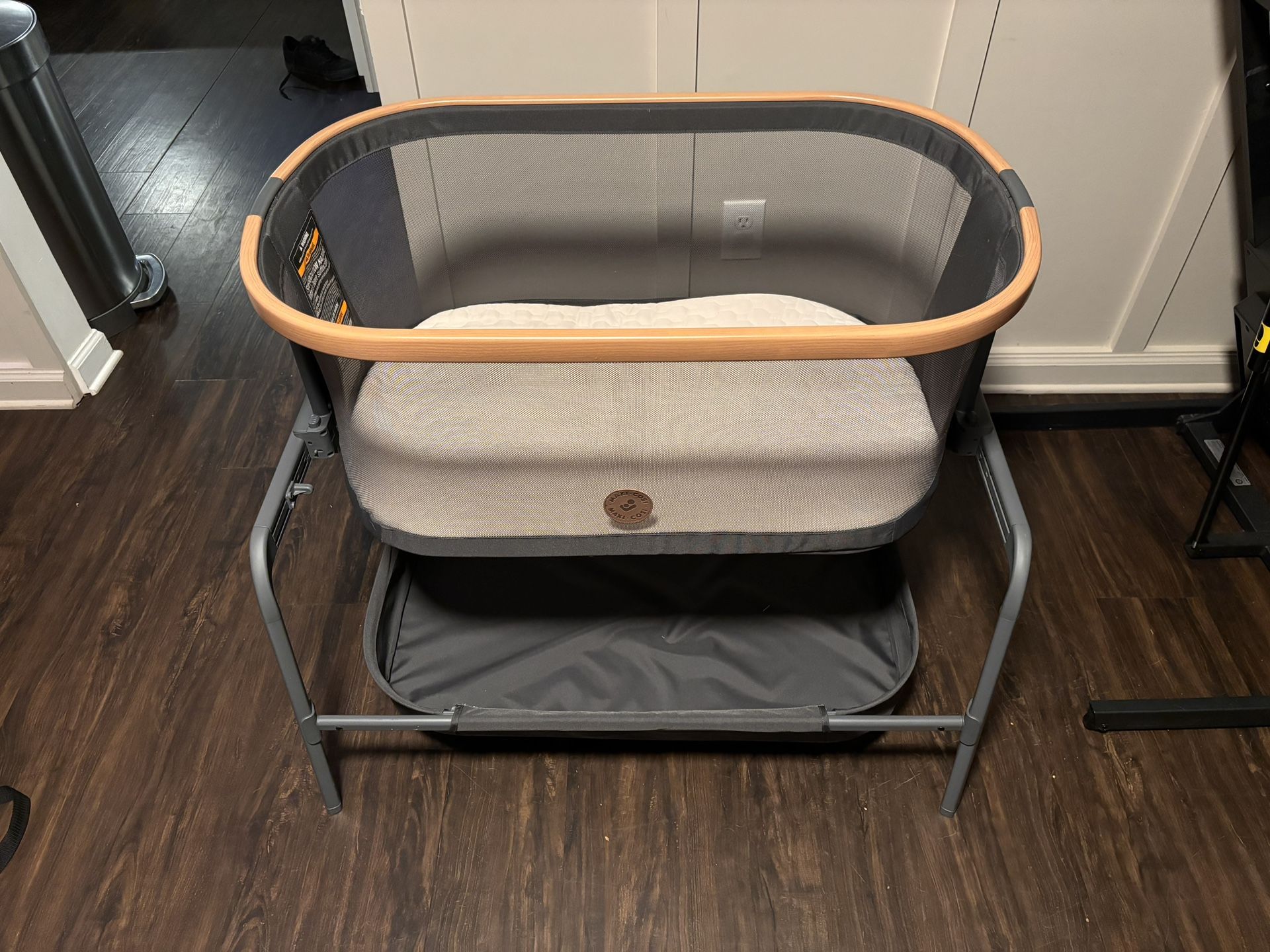 Maxi Cosi Iora Bassinet Classic Graphite: Portable Baby Bassinet