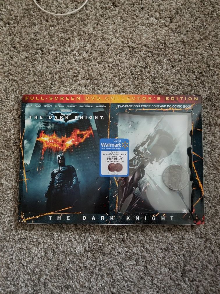 The Dark Knight: Wide Screen Collector's Edition (With 2-in-1 DC Comic Book and Two-Face Replica Collector Coin)