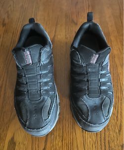 👟Youth Boys Big Kids Mens Shoes by Skechers Athletic Size 8 Slip Ons in like new condition. These are heavier weight weather proof shoes.