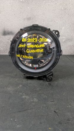 2023-2024-2025-2026 JEEP WRANGLER RIGHT HEADLIGHT OEM USED #10864