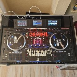 Numark NS7iii With Screens & Flight Case