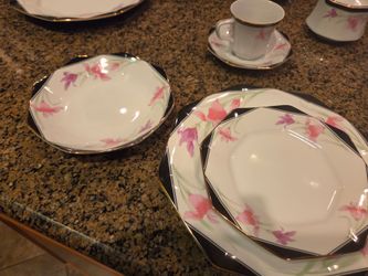 China dishes never been used vintage, perfect set of eight plus cream and sugar and two extra large serving. Dishes never been used