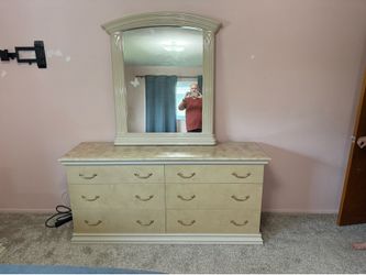 King bed set w/out bed