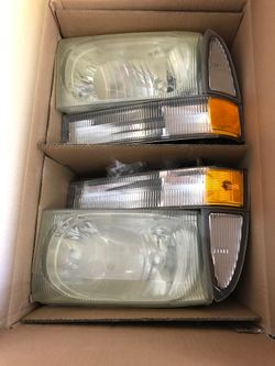 2004 Ford SuperDuty headlight housing