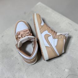 Nike Air Jordan 1 Retro High OG - Sneakers - Unisex - Girls 2Y (Youth) - Praline