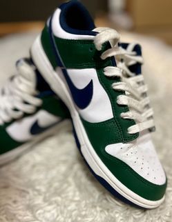 Nike low dunks dark green 8 1/2