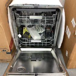 Monogram Built-In Dishwasher in Stainless steel with 2 Stem Safe Shelves and Remote Control