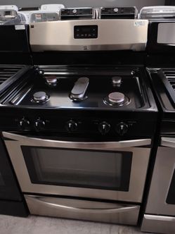 Stainless gas five burners everything works with warranty delivery Available fee depends on address 🛣️🏠🛻