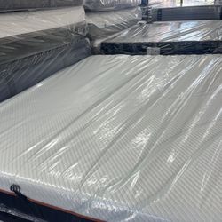 QUEEN SIZE TEMPURPEDIC PROADAPT (FIRM) MATTRESS & BOX SPRING BED SET