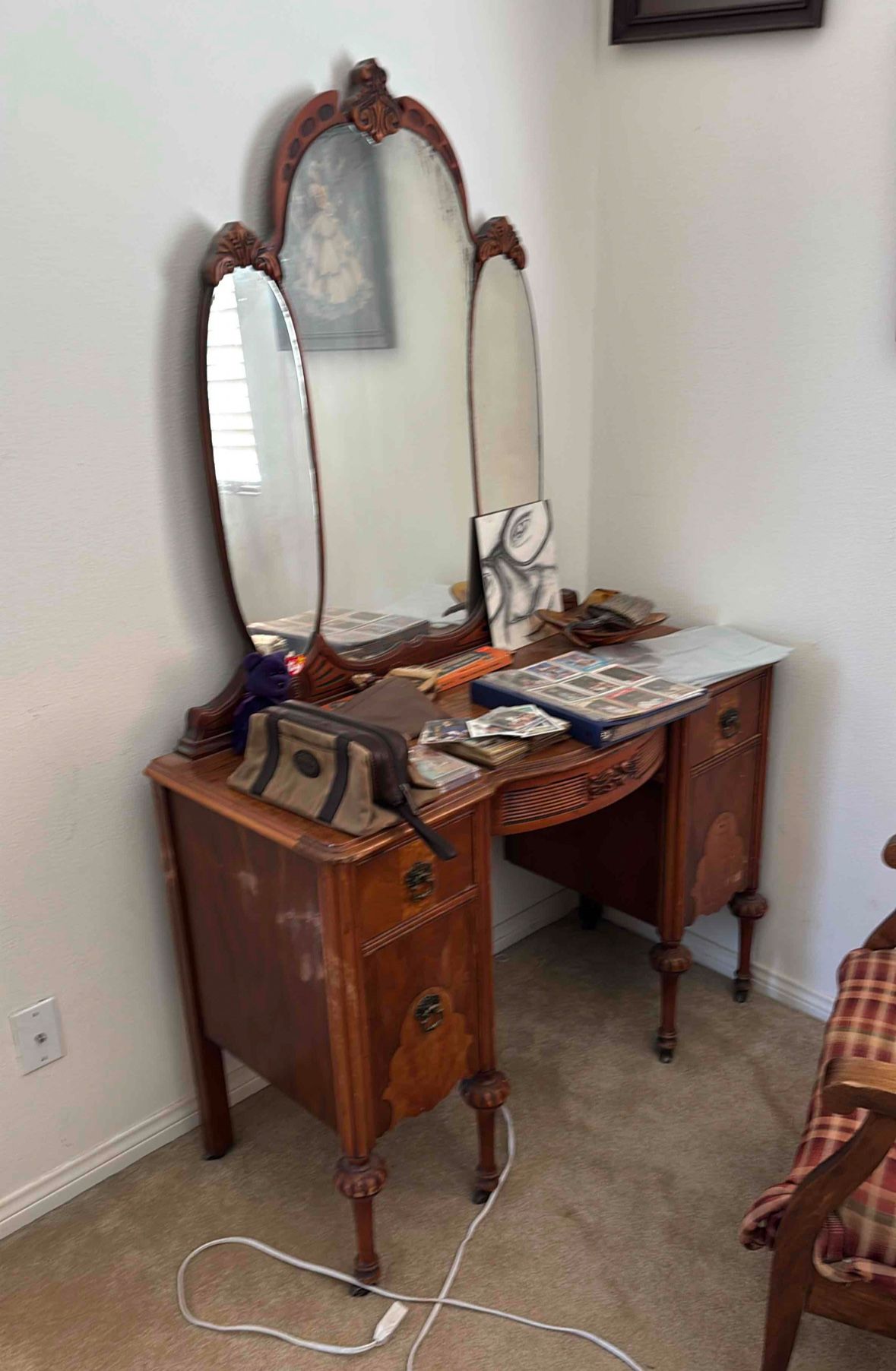 Antique Vanity With 3 Mirrors