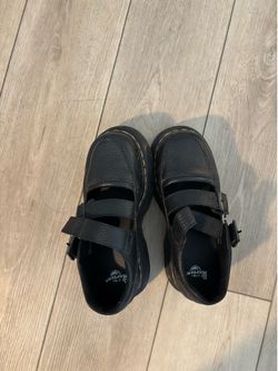 Dr. Martens Buzz MJ black -- womens 6