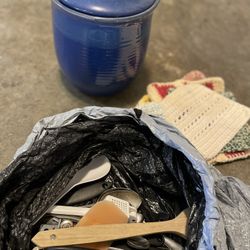 Free Kitchen Misc, Bag Of Men’s Medium