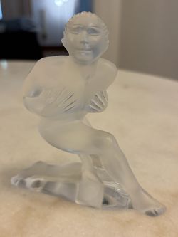Lalique crystal figurine