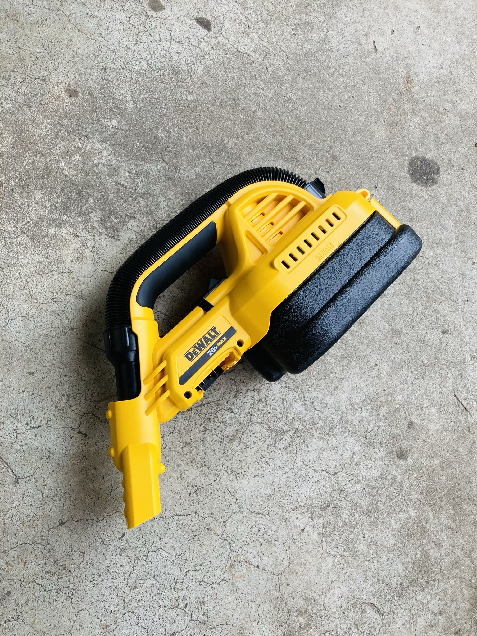 DeWalt 20v MAX Cordless 1/2 Gal. Wet/Dry Portable Vacuum (Tool Only)