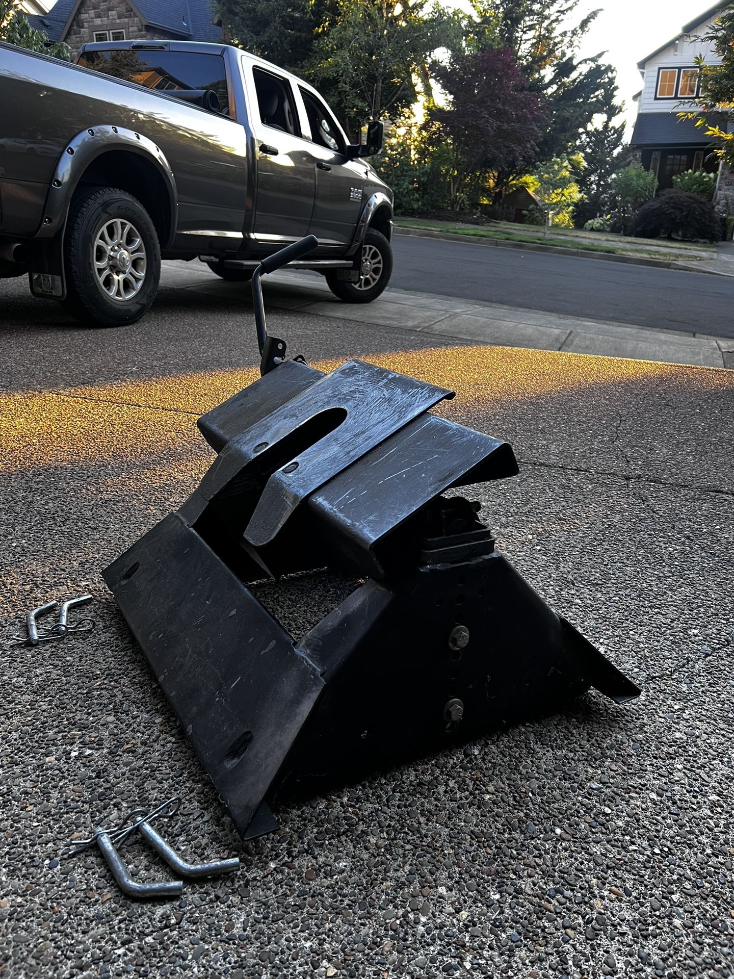 Reese 20K Heavy Duty Fifth Wheel