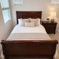 Solid Wood Sleigh Bedroom Set 