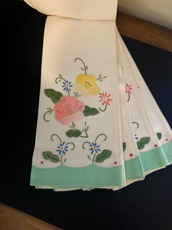 Set of 6 vintage floral details embroidered napkins