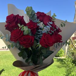 12 Red Roses 
