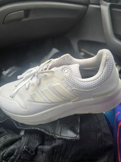 White Addidas running shoes 10.5 great shape