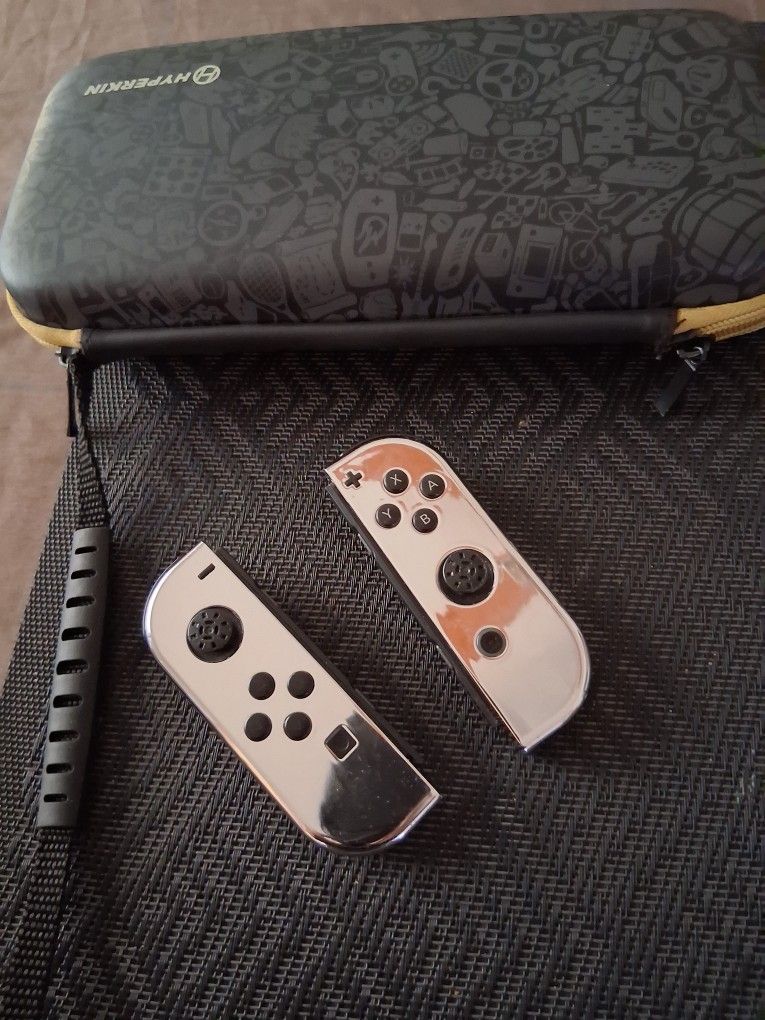 Chrome Joycons + Case Switch