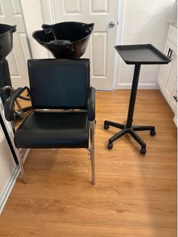 Salon tray with wheels
