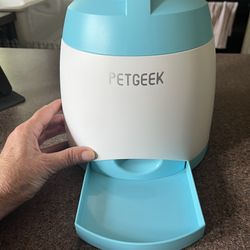 PETGEEK PETgEEK Treat Dispenser Dog Toys, Automatic Pet