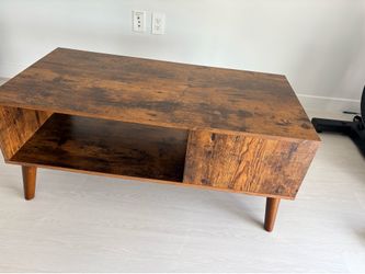 Rustic Coffee Table – Farmhouse Style – Good Condition
