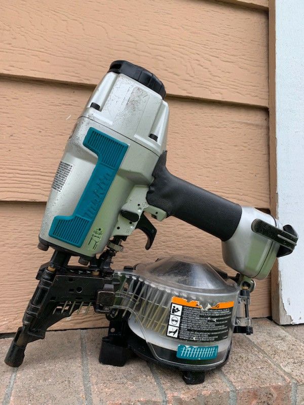 Makita AN611 2-1/2 in. 15° Siding Coil Nailer,great condition