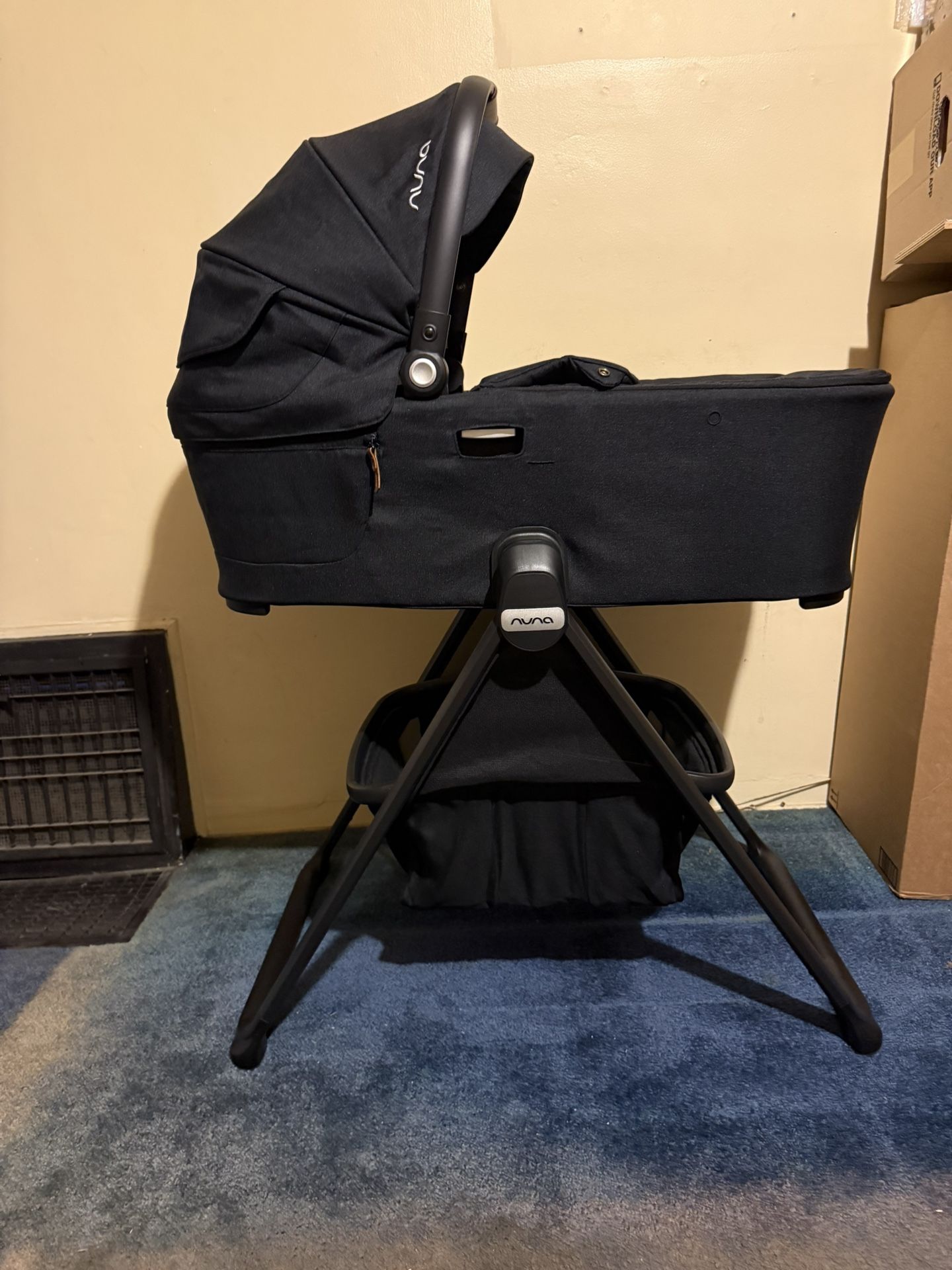 Nuna Bassinet With Stand In Navy Blue 2025 Almost Brand New! Barely Used.