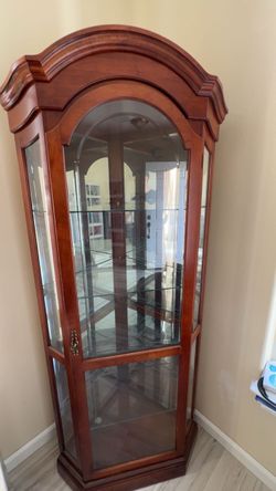 Corner cabinet