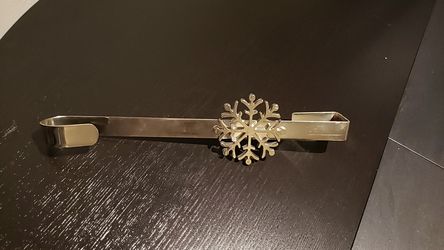 Wreath holder