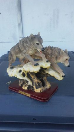 Jumping wolfes- precious. Collection - $14