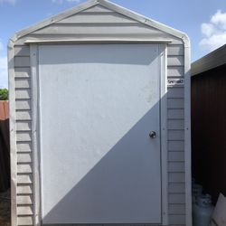 Shed Patio. Patio House . Casa Patio con piso de losa, aire acondicionado  y tapizado todo el Interior. Lista para usar de oficina o cualquier local. 