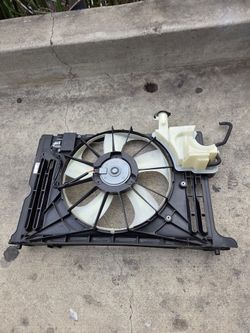 2014-2019 Toyota Corolla Radiator Cooling Fan Motor & Shroud OEM