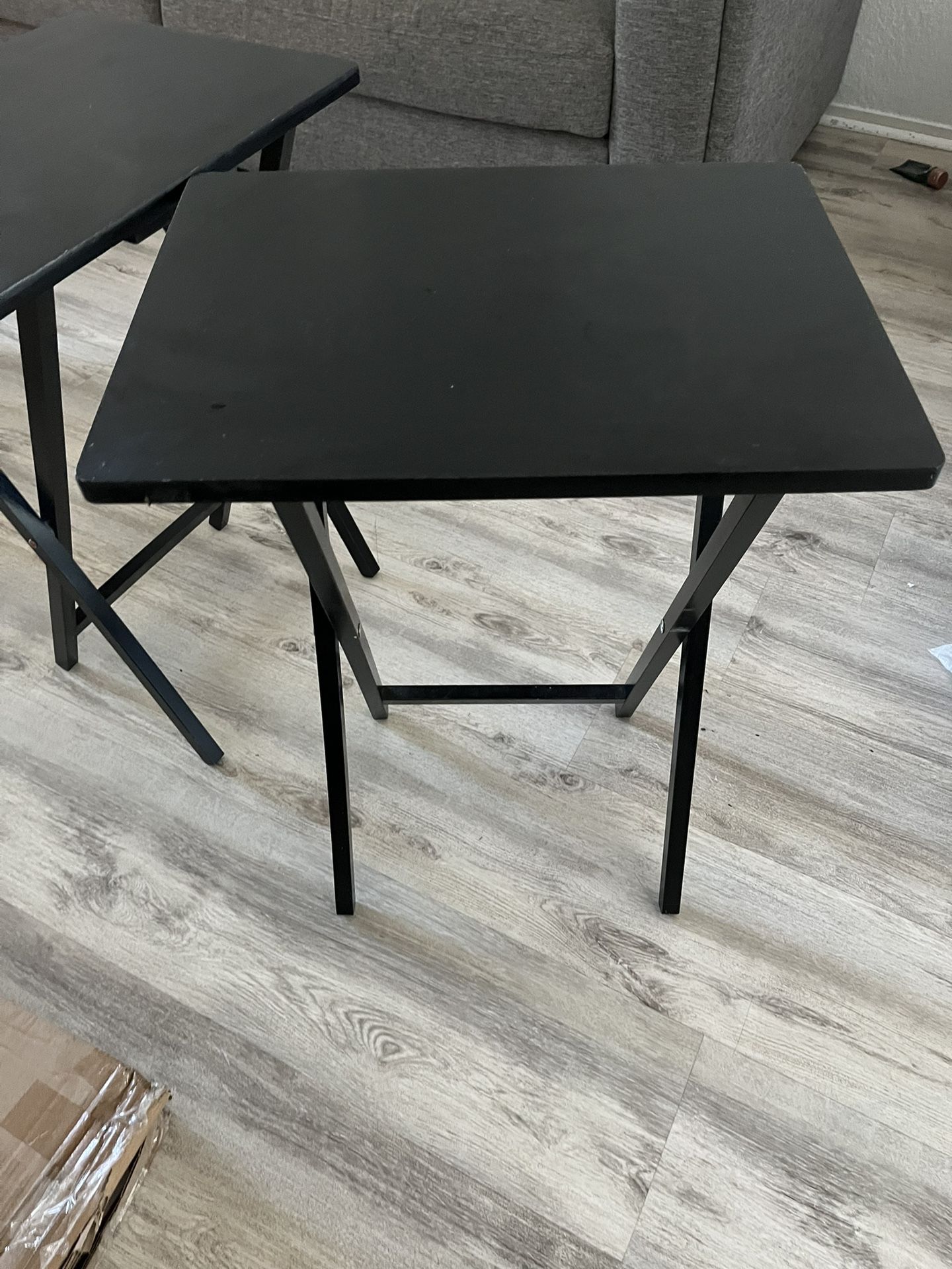 2 Folding Tables 