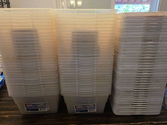 70 - 6qt plastic containers with Lids