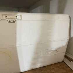 150 Quart fishing Cooler