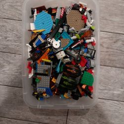 ASSORTED LEGOS 