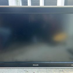 Philips 32-inch (81 cm) WXGA LCD Flat TV with Phillips Remote & Mounting Hardware