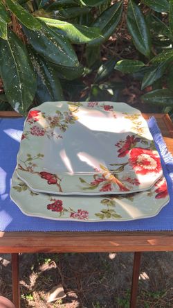 222 Fifth Square Letuce Plates(2)