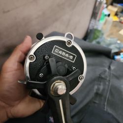 Newell C454 Fishing Reel for Sale in Los Angeles, CA - OfferUp